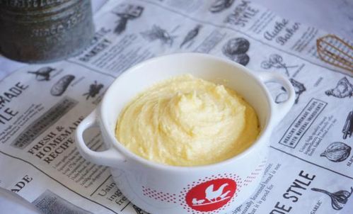 店里30元的红茶奶酥欧包,自己能做4个,加了这种面放3天依旧好吃